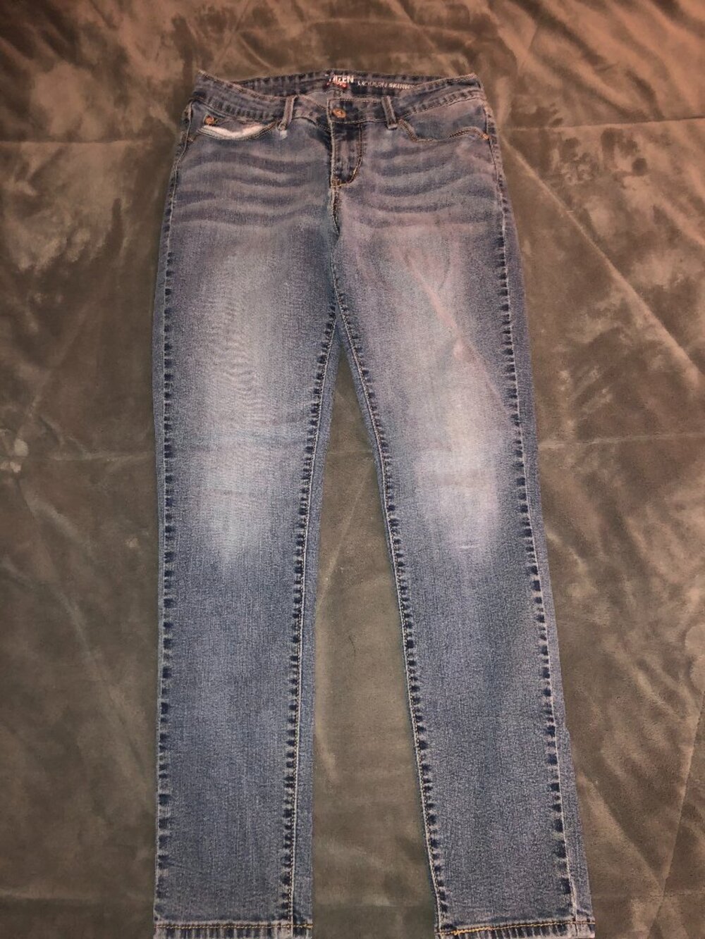 Levis Denizen Modern Skinny Jeans; Straight Leg; 28 Waist; 32 Long; Size 6M